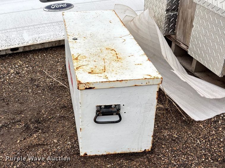 image for item EA4725 Assorted tailgates, bumpers and toolboxes Automotive parts