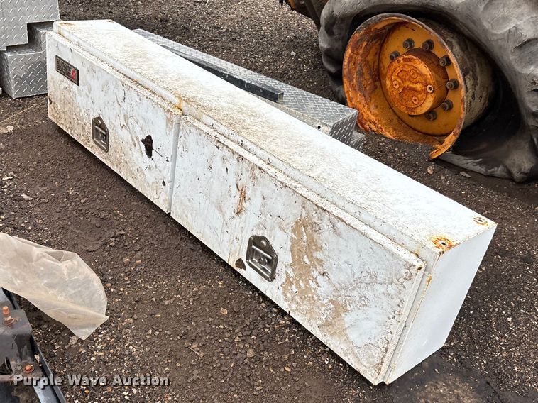 image for item EA4725 Assorted tailgates, bumpers and toolboxes Automotive parts