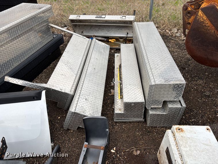image for item EA4725 Assorted tailgates, bumpers and toolboxes Automotive parts