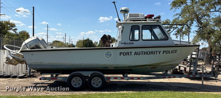 image for item EA6997 2006 Sea Ark VC Commander boat