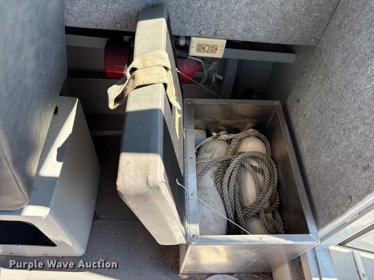 image for item EA6997 2006 Sea Ark VC Commander boat