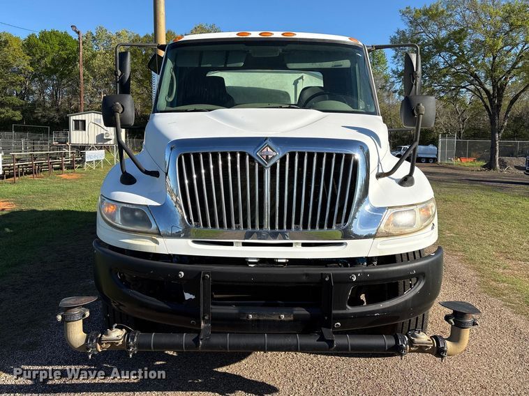 image for item EA7238 2009 International 4300 water truck