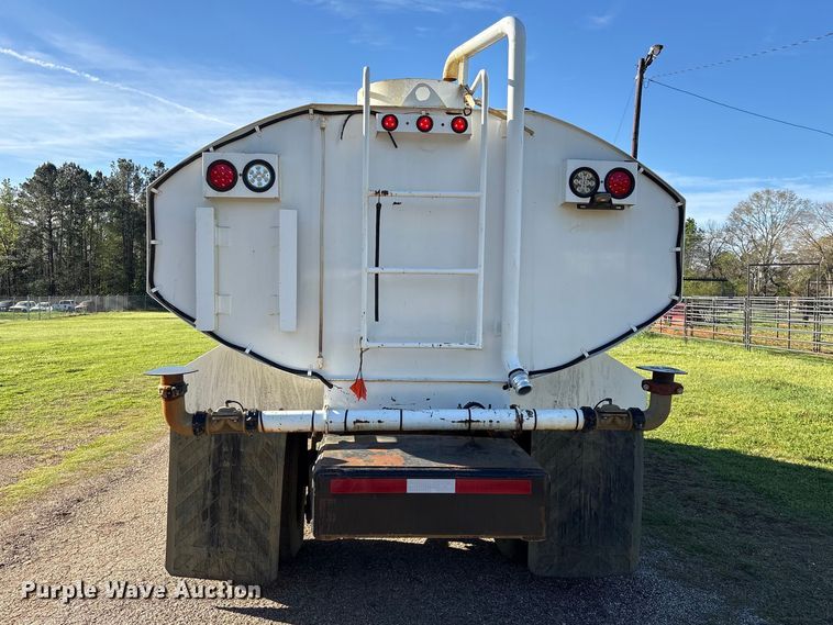 image for item EA7238 2009 International 4300 water truck