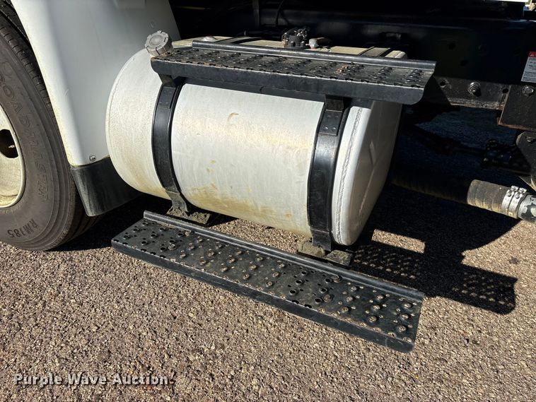 image for item EA7238 2009 International 4300 water truck