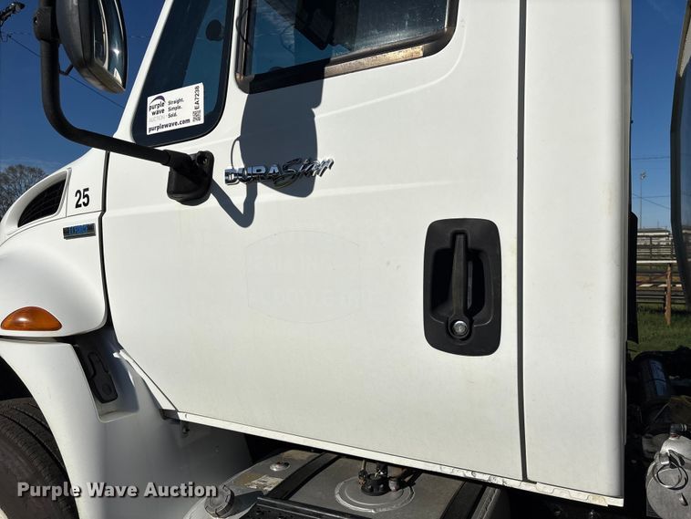 image for item EA7238 2009 International 4300 water truck