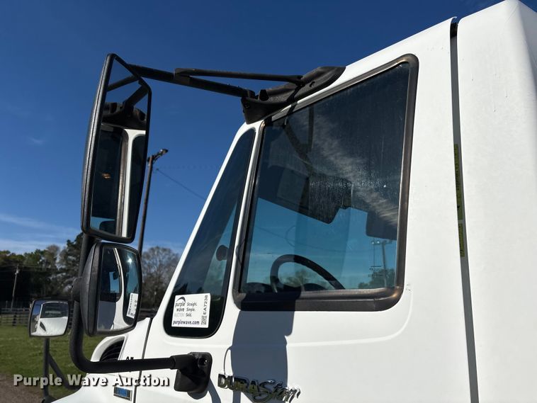 image for item EA7238 2009 International 4300 water truck