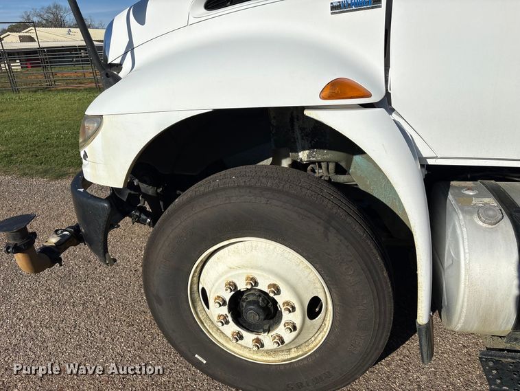 image for item EA7238 2009 International 4300 water truck