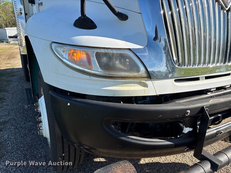 image for item EA7238 2009 International 4300 water truck