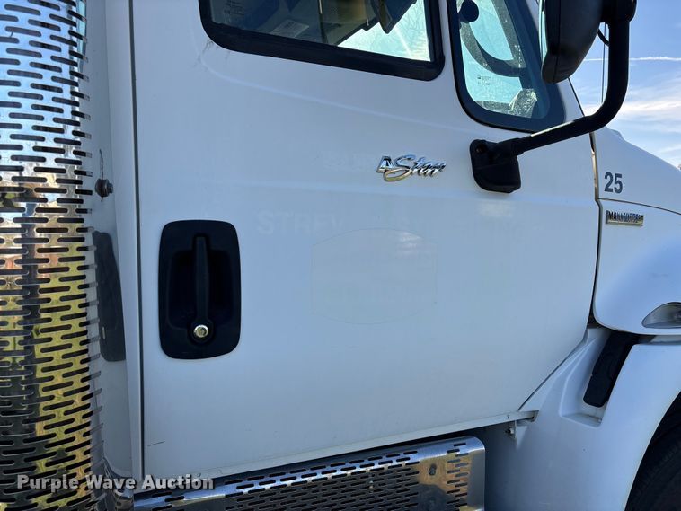 image for item EA7238 2009 International 4300 water truck