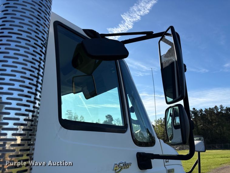 image for item EA7238 2009 International 4300 water truck