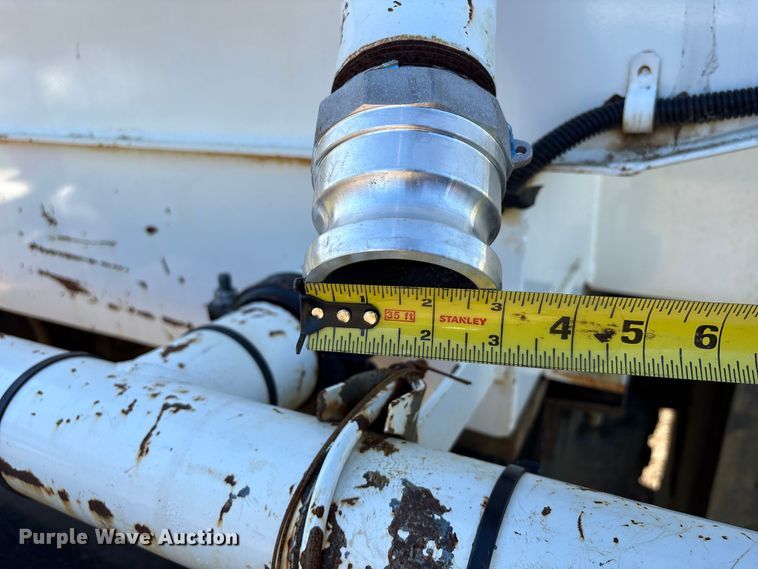 image for item EA7238 2009 International 4300 water truck