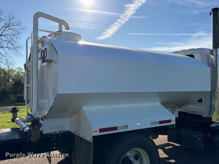 image for item EA7238 2009 International 4300 water truck