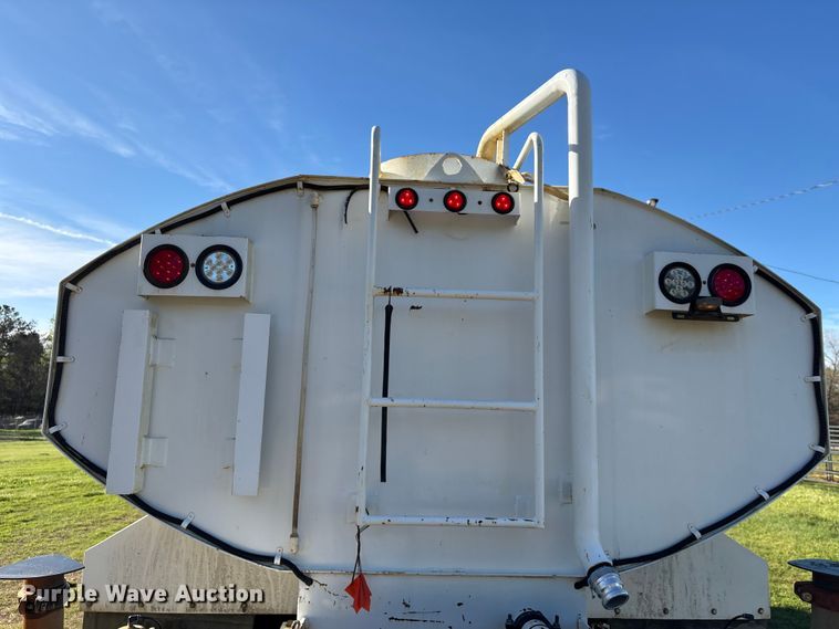 image for item EA7238 2009 International 4300 water truck