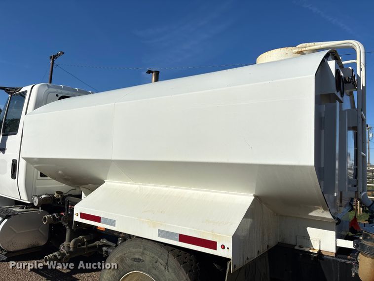 image for item EA7238 2009 International 4300 water truck