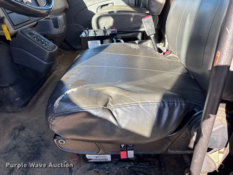 image for item EA7238 2009 International 4300 water truck