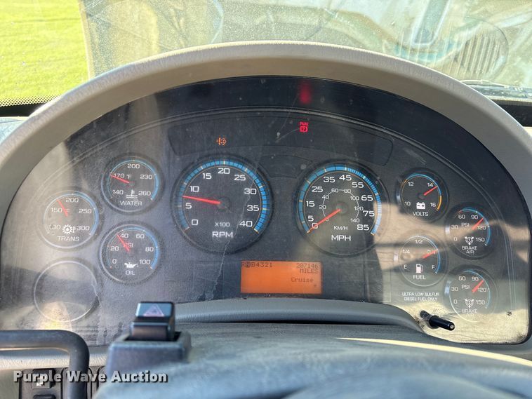 image for item EA7238 2009 International 4300 water truck