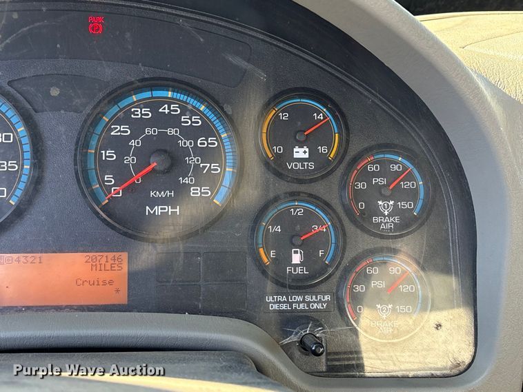 image for item EA7238 2009 International 4300 water truck