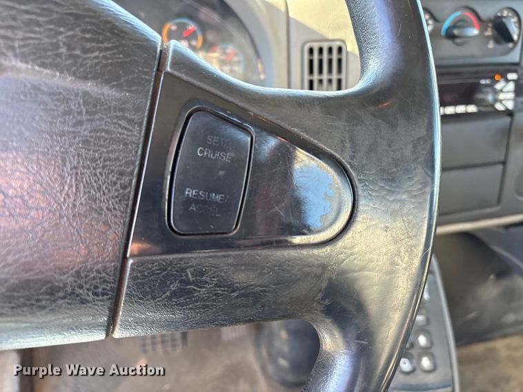 image for item EA7238 2009 International 4300 water truck