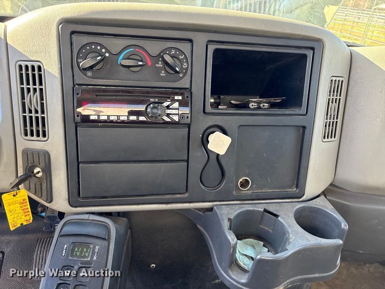 image for item EA7238 2009 International 4300 water truck