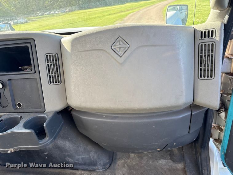 image for item EA7238 2009 International 4300 water truck