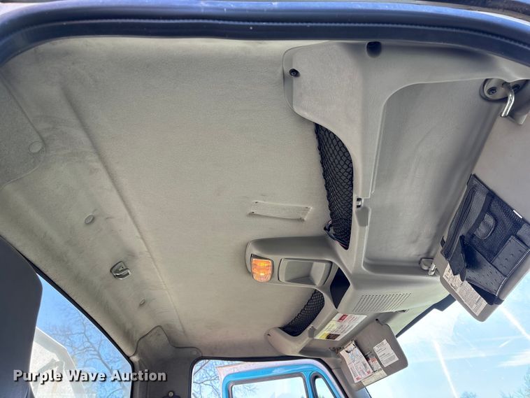 image for item EA7238 2009 International 4300 water truck