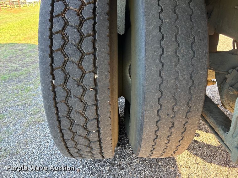 image for item EA7238 2009 International 4300 water truck