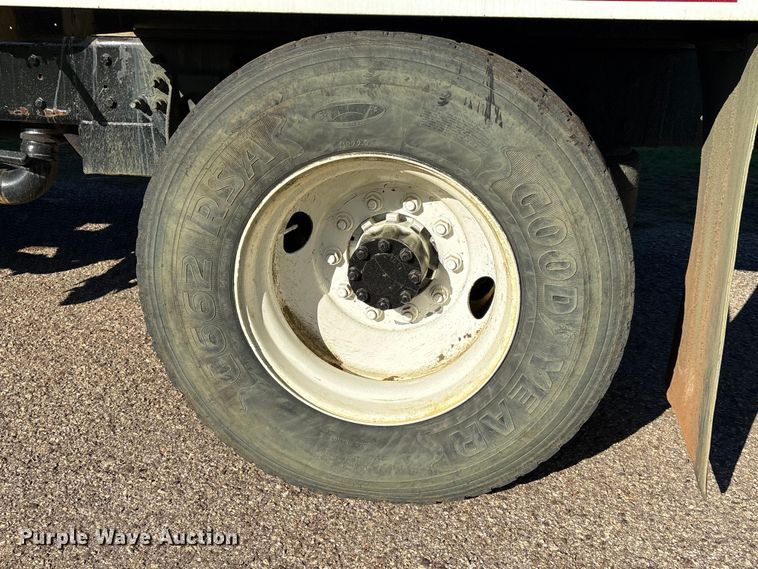 image for item EA7238 2009 International 4300 water truck