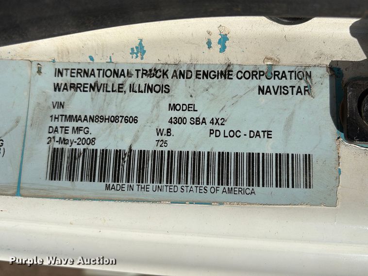 image for item EA7238 2009 International 4300 water truck