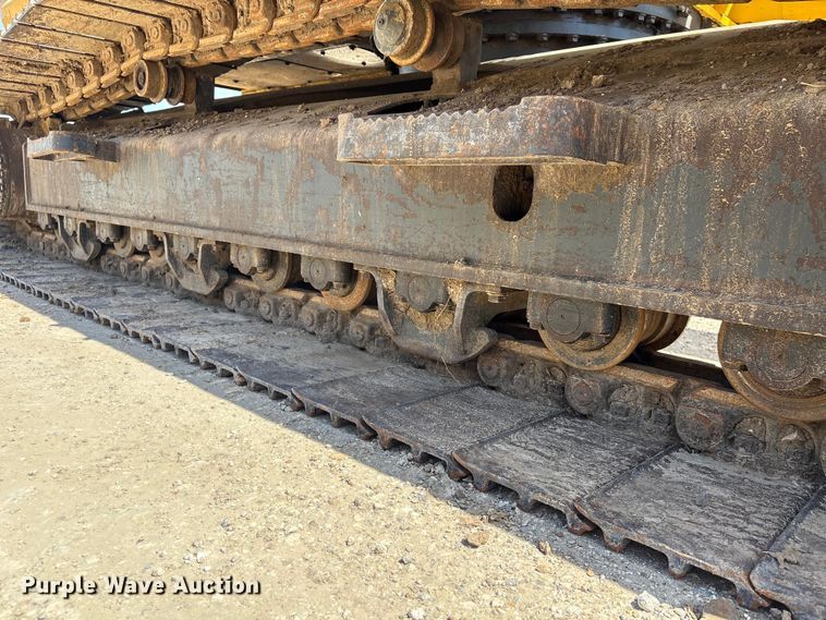 image for item EA7242 2015 Komatsu PC240LC-10 long reach excavator