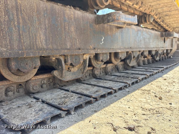 image for item EA7242 2015 Komatsu PC240LC-10 long reach excavator