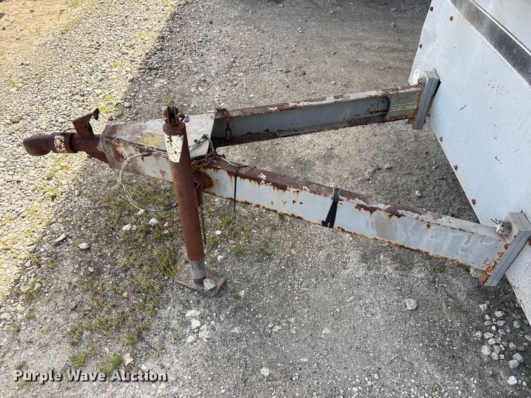 image for item EA7243 1995 LeRoi Q185DJ-E air compressor