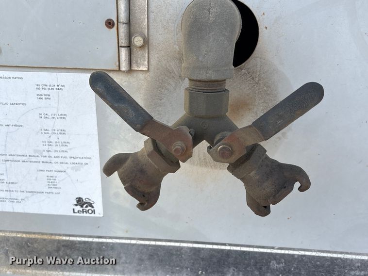 image for item EA7243 1995 LeRoi Q185DJ-E air compressor