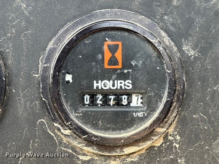 image for item EA7243 1995 LeRoi Q185DJ-E air compressor