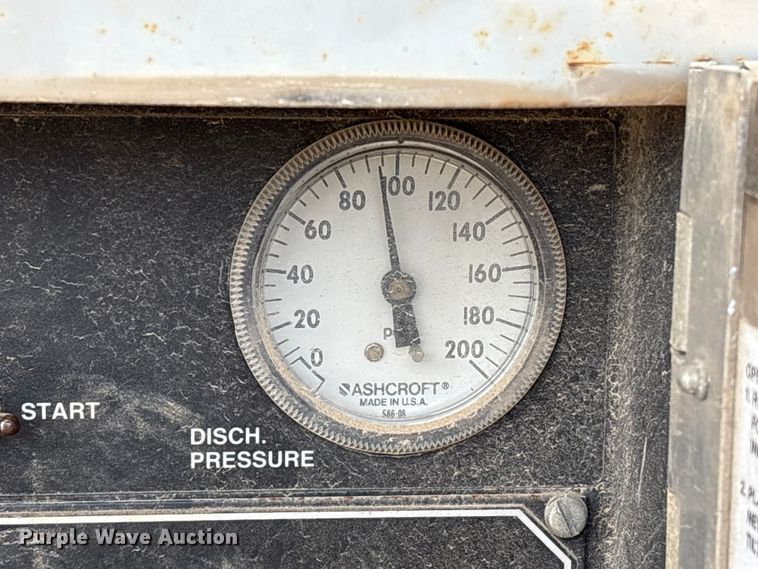 image for item EA7243 1995 LeRoi Q185DJ-E air compressor