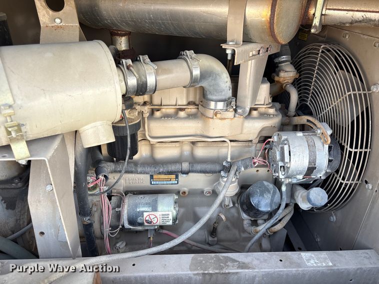 image for item EA7243 1995 LeRoi Q185DJ-E air compressor