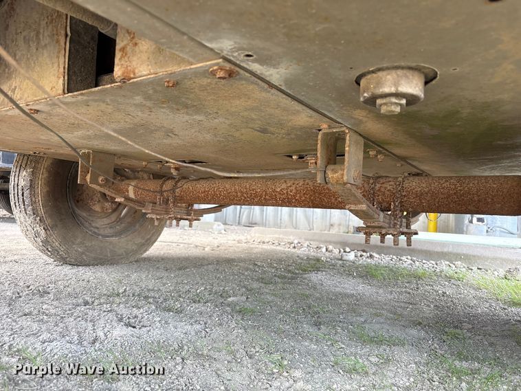 image for item EA7243 1995 LeRoi Q185DJ-E air compressor