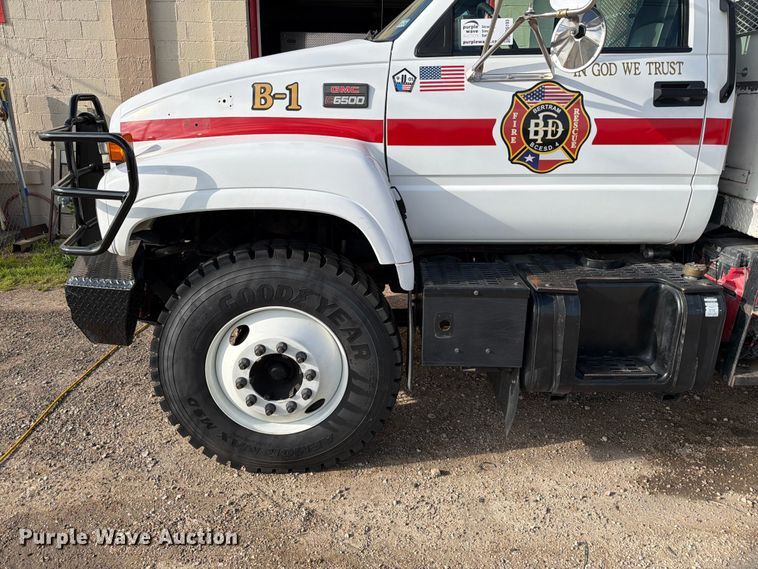 image for item ED5193 2002 GMC C6500 brush fire truck