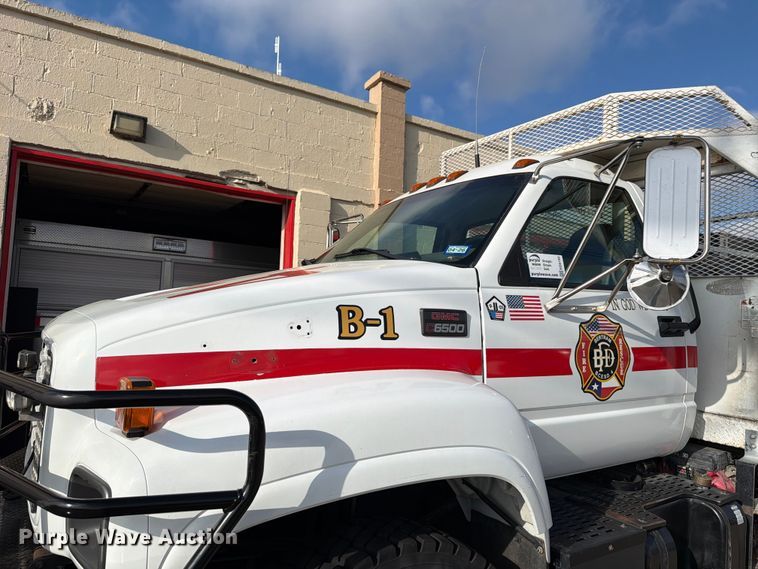 image for item ED5193 2002 GMC C6500 brush fire truck