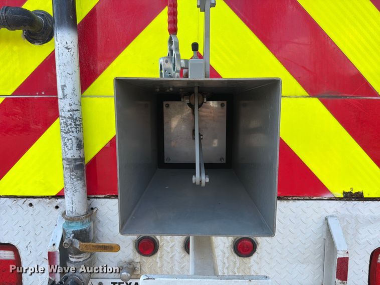 image for item ED5193 2002 GMC C6500 brush fire truck