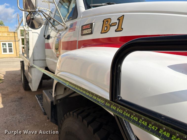 image for item ED5193 2002 GMC C6500 brush fire truck