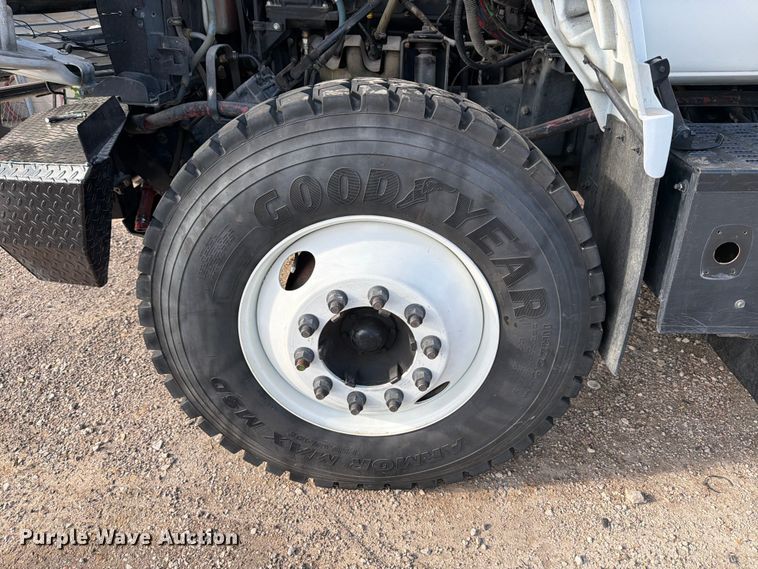 image for item ED5193 2002 GMC C6500 brush fire truck