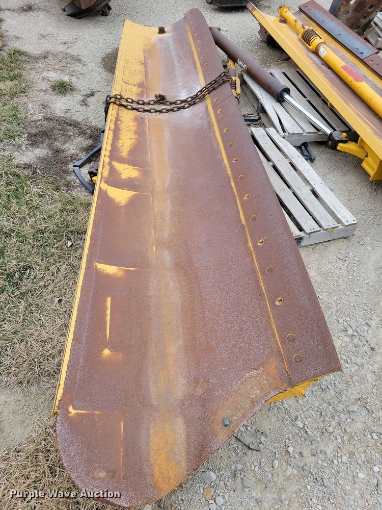 image for item EE0909 John Deere  motor grader wing blade