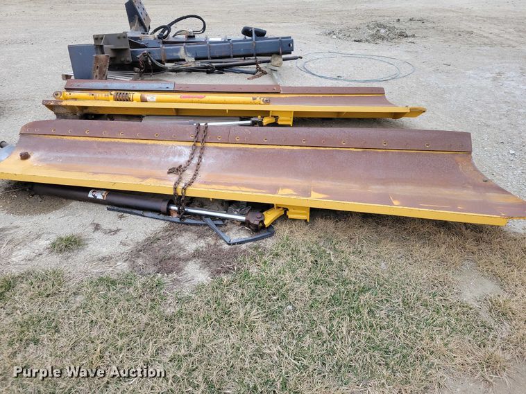 image for item EE0909 John Deere  motor grader wing blade