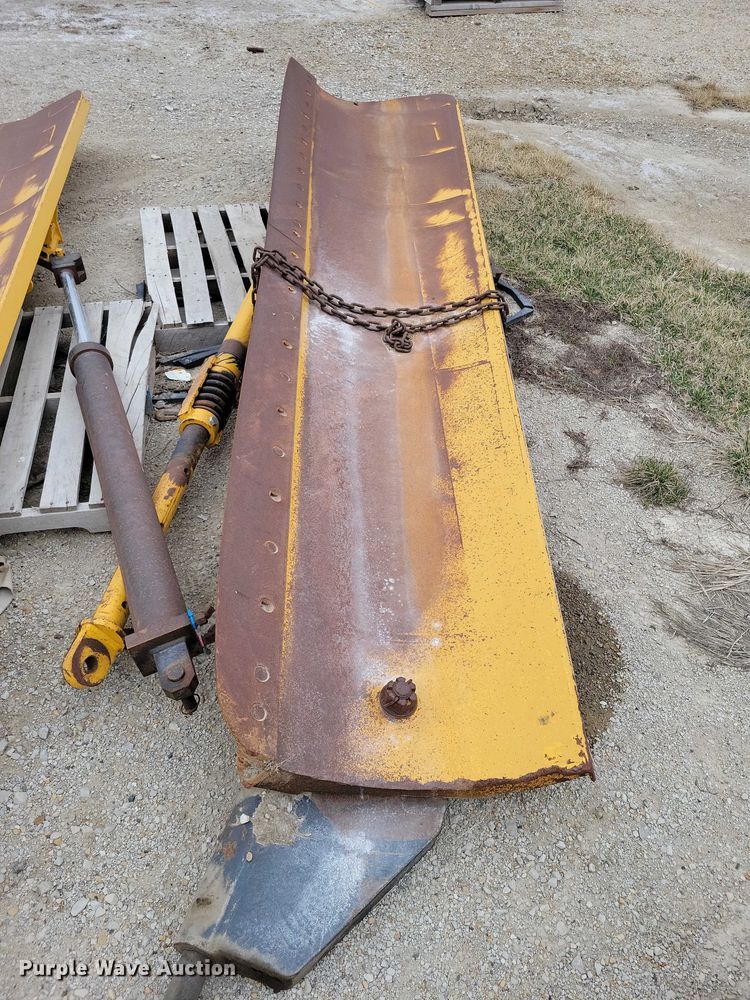 image for item EE0909 John Deere  motor grader wing blade