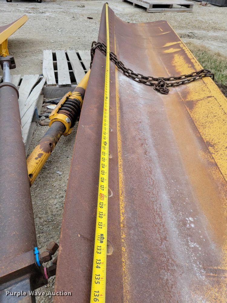 image for item EE0909 John Deere  motor grader wing blade