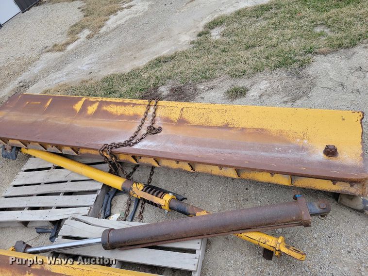 image for item EE0909 John Deere  motor grader wing blade