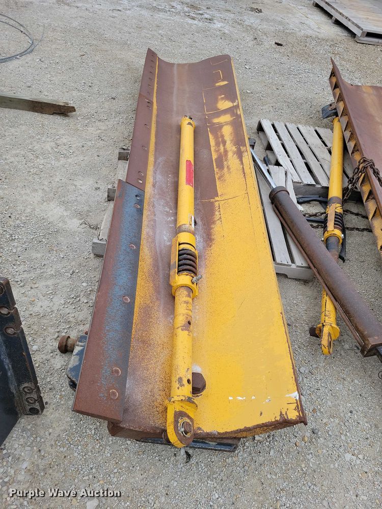 image for item EE0910 John Deere motor grader wing blade