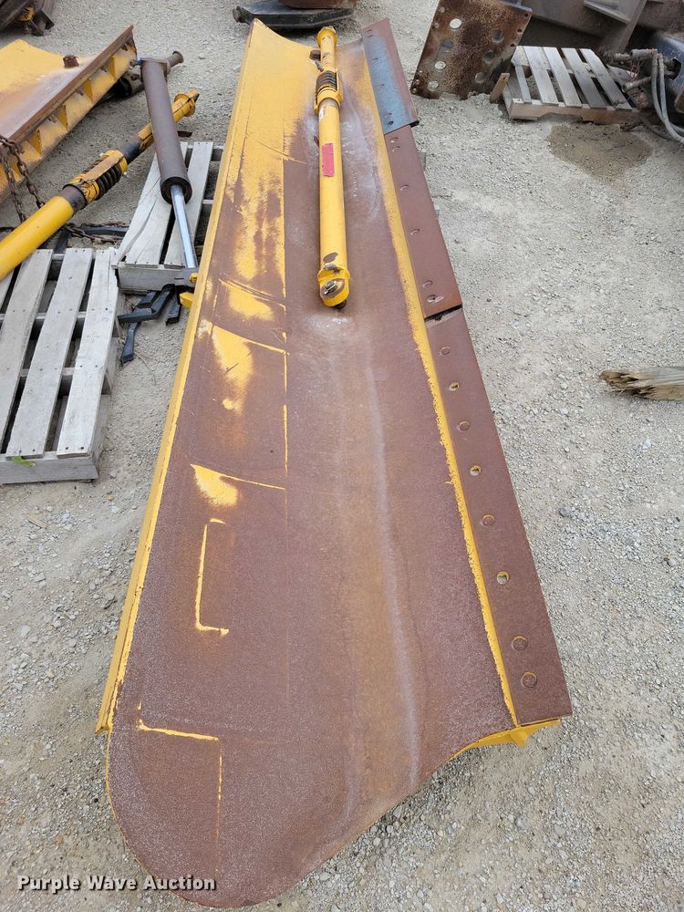 image for item EE0910 John Deere motor grader wing blade