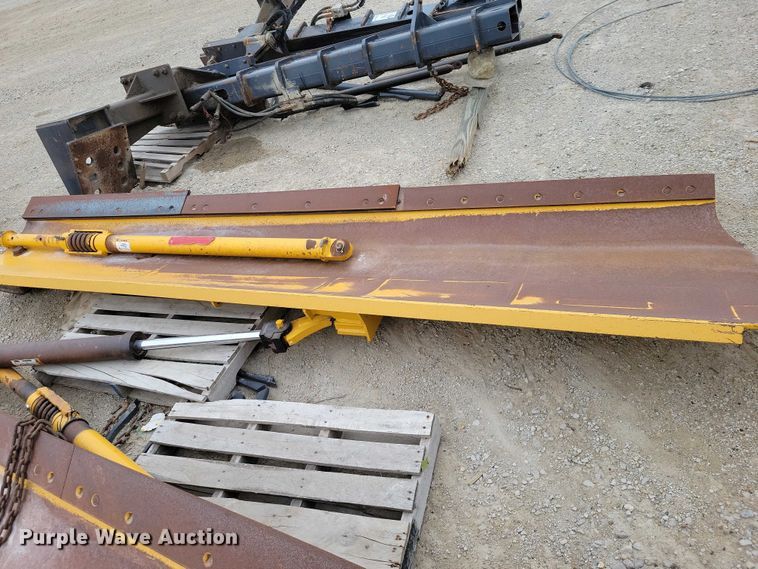 image for item EE0910 John Deere motor grader wing blade