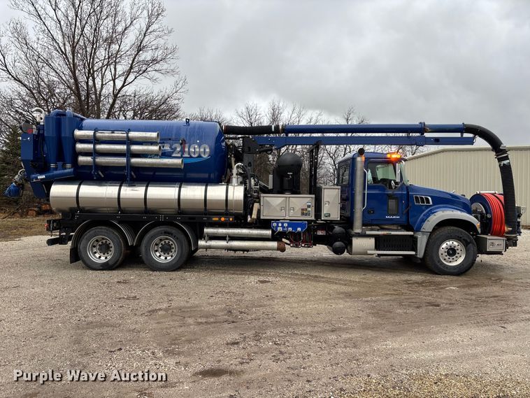 image for item EM5025 2014 Mack GU713  sewer jetter truck